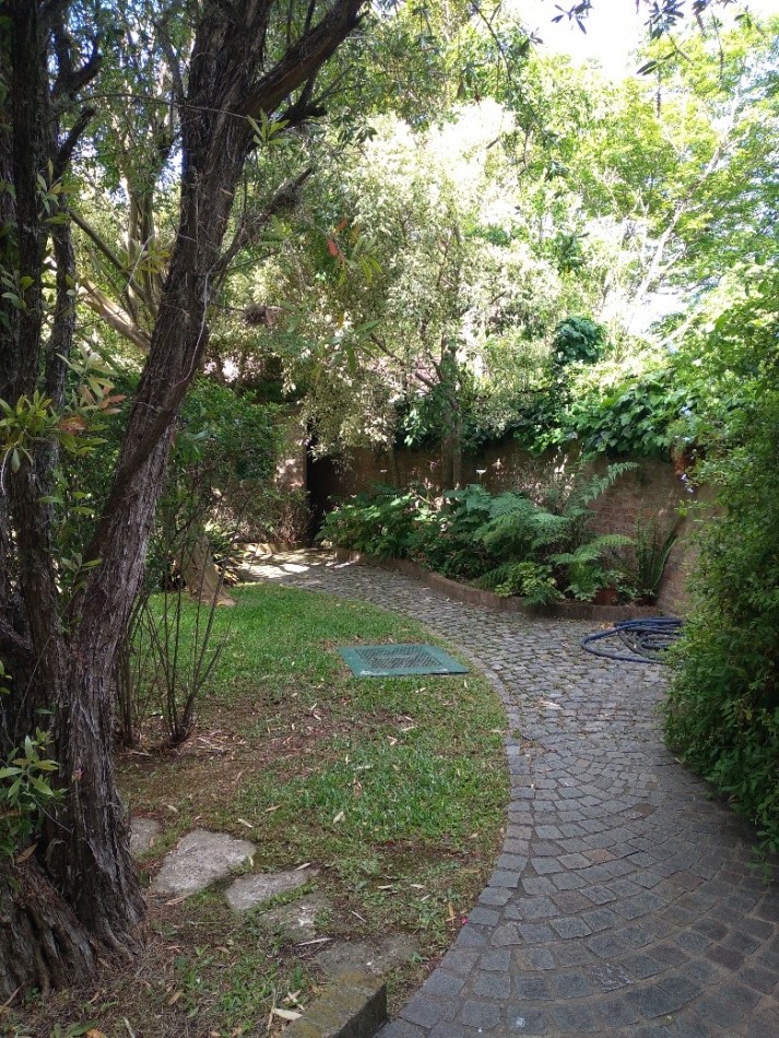 SAN ISIDRO LIBERTADOR AL RIO- CHALET EUROPEO- 6 AMBIENTES 