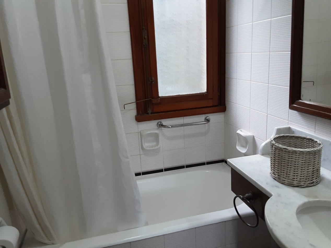 SAN ISIDRO LIBERTADOR AL RIO- CHALET EUROPEO- 6 AMBIENTES 