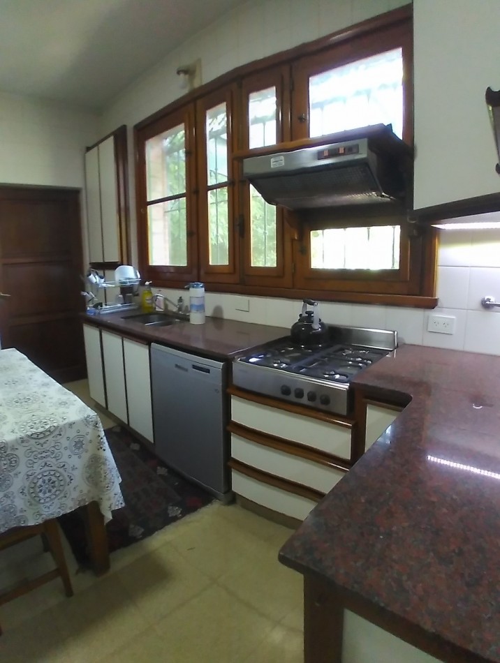 SAN ISIDRO LIBERTADOR AL RIO- CHALET EUROPEO- 6 AMBIENTES 