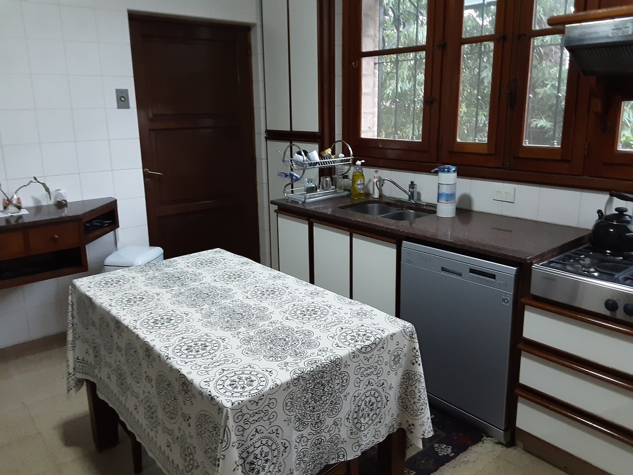 SAN ISIDRO LIBERTADOR AL RIO- CHALET EUROPEO- 6 AMBIENTES 