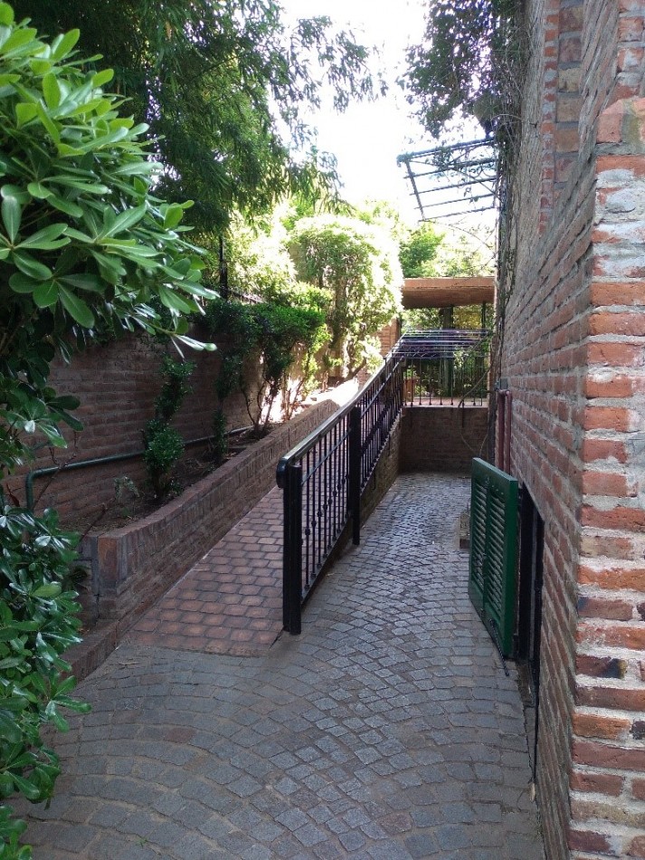 SAN ISIDRO LIBERTADOR AL RIO- CHALET EUROPEO- 6 AMBIENTES 