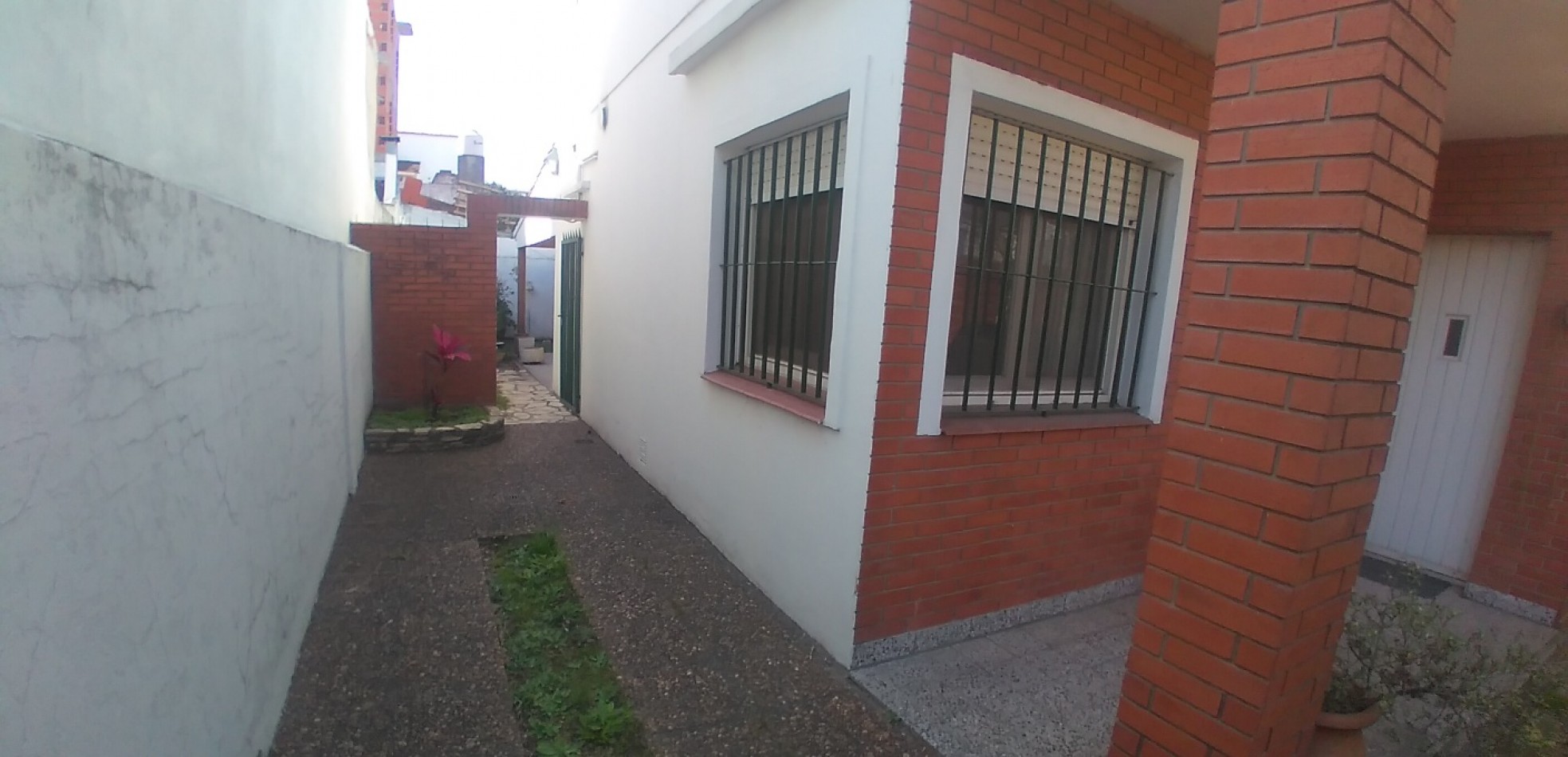 CASA 3 AMBIENTES CON JARDIN EN CARAPACHAY - CHICLANA 5900