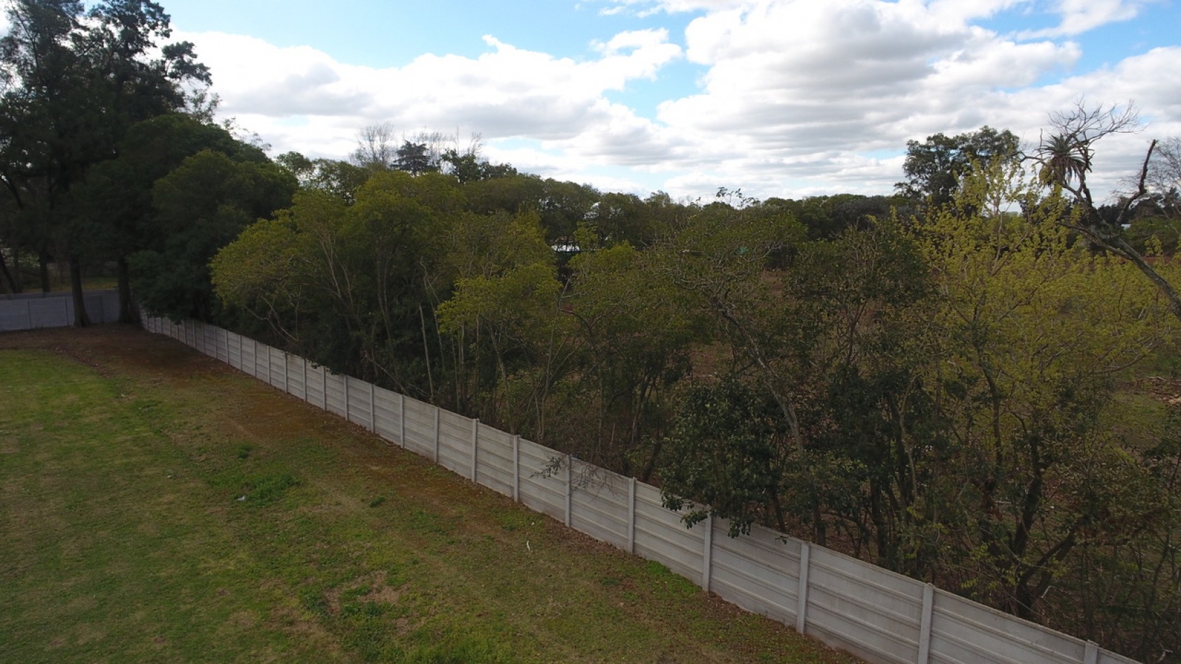 LOTE CON MEJORAS PARA MULTIFAMILIAR-CONDOMINIOS-BARRIO ABIERTO GARIN-ESCOBAR (Km38)