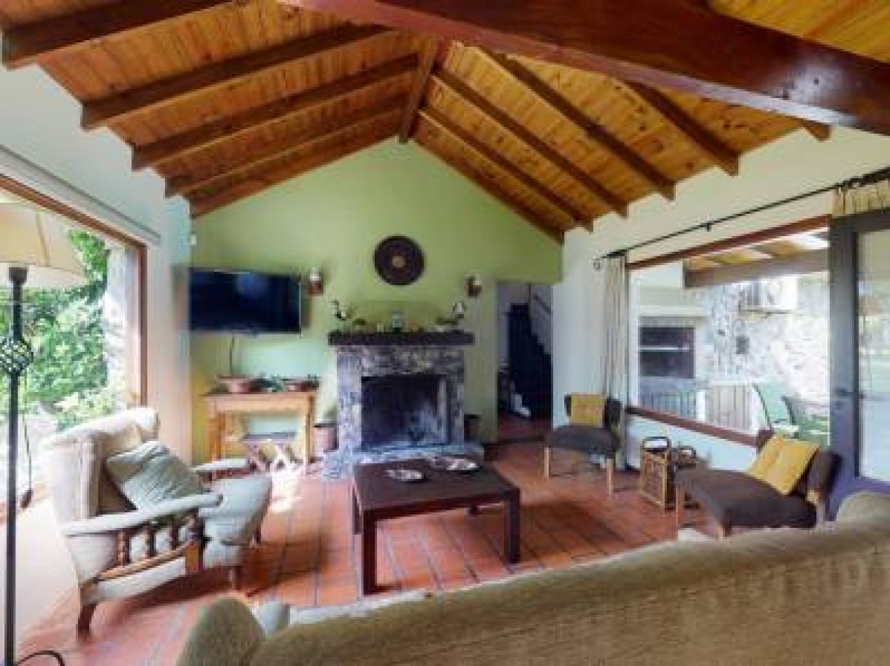 DUEÑO VENDE, CARILO,  Importante chalet,  AVEZTRUZ Y NOGAL