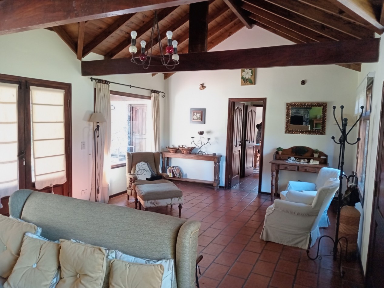 DUEÑO VENDE, CARILO,  Importante chalet,  AVEZTRUZ Y NOGAL