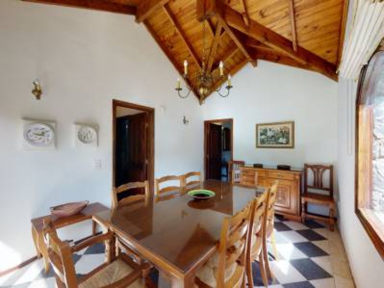 DUEÑO VENDE, CARILO,  Importante chalet,  AVEZTRUZ Y NOGAL