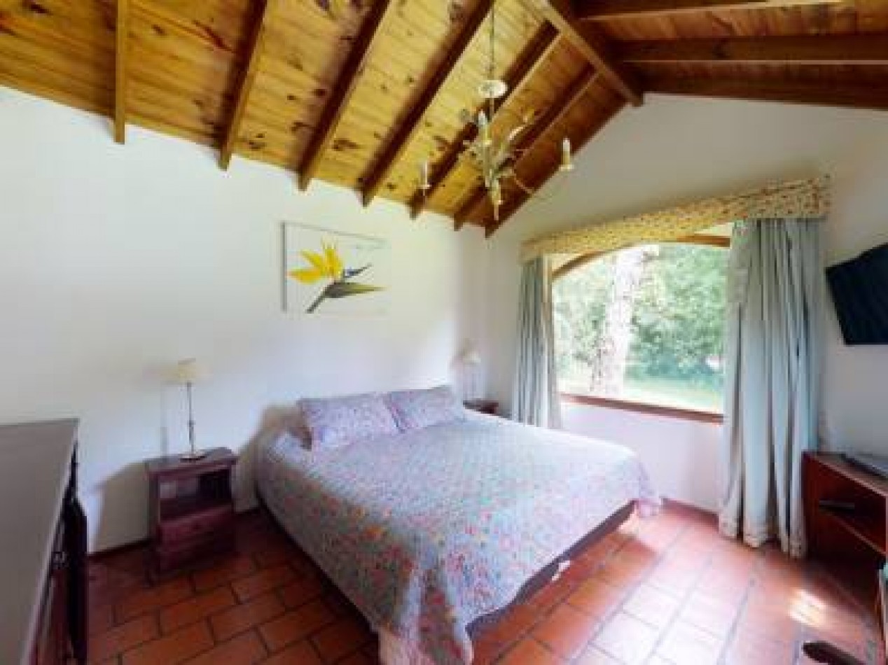 DUEÑO VENDE, CARILO,  Importante chalet,  AVEZTRUZ Y NOGAL