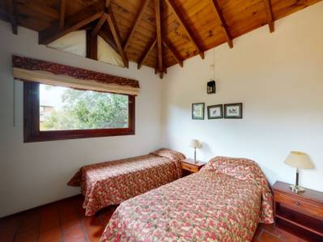 DUEÑO VENDE, CARILO,  Importante chalet,  AVEZTRUZ Y NOGAL