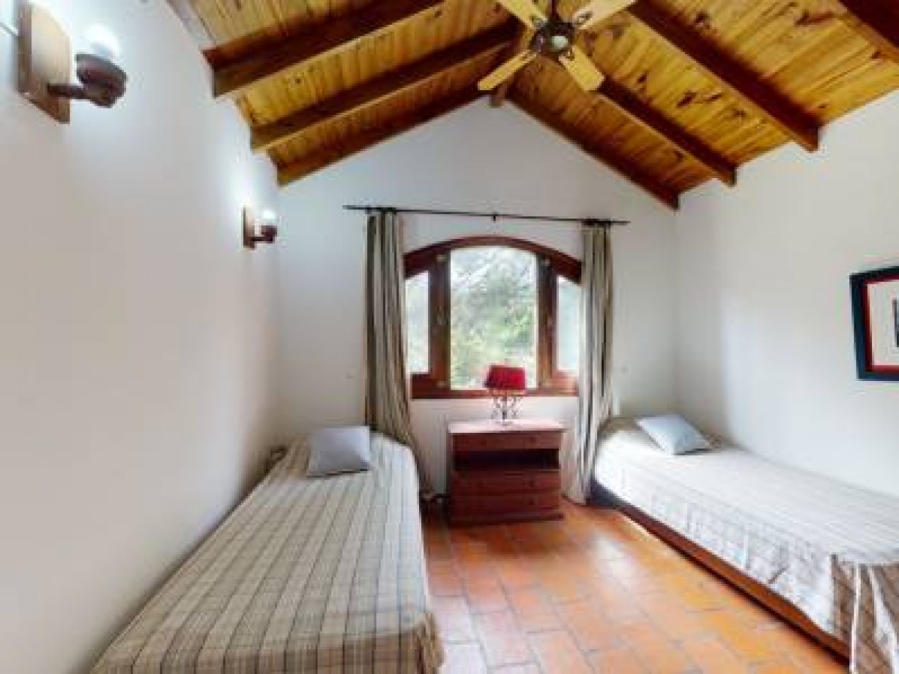 DUEÑO VENDE, CARILO,  Importante chalet,  AVEZTRUZ Y NOGAL
