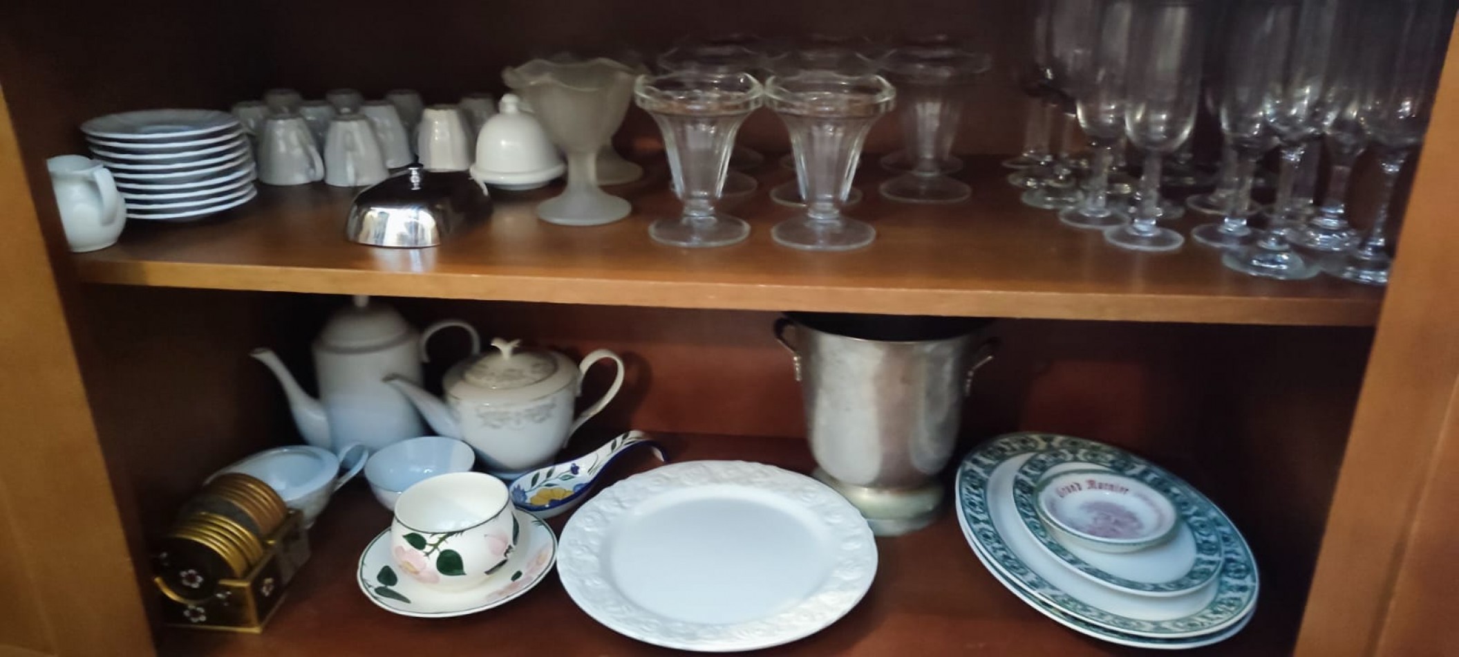 DUEÑO VENDE, CARILO,  Importante chalet,  AVEZTRUZ Y NOGAL