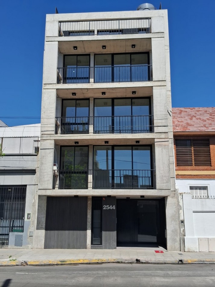 ALQUILER AMPLISIMO DOS AMBIENTES FRENTE CON BALCON EN VILLA URQUIZA/ESTRENAR