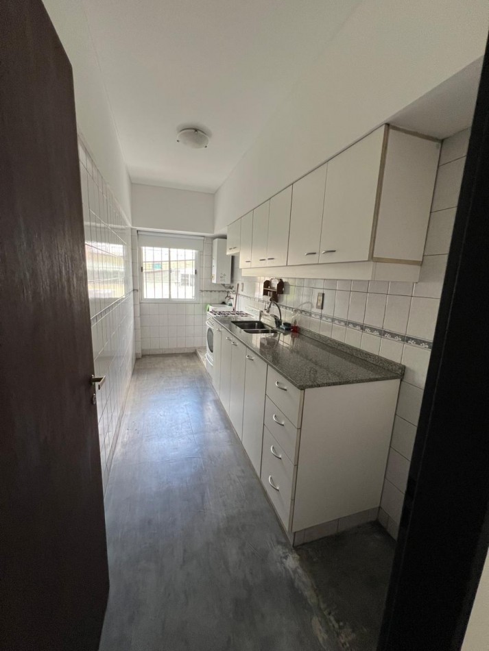 ALQUILER AMPLIO PH 2 AMBIENTES CON BALCON CAMARONES 1800 PATERNAL