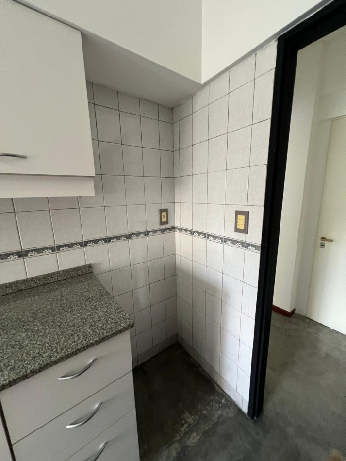 ALQUILER AMPLIO PH 2 AMBIENTES CON BALCON CAMARONES 1800 PATERNAL