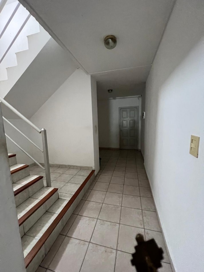 ALQUILER AMPLIO PH 2 AMBIENTES CON BALCON CAMARONES 1800 PATERNAL