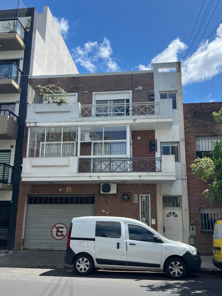 ALQUILER AMPLIO PH 2 AMBIENTES CON BALCON CAMARONES 1800 PATERNAL