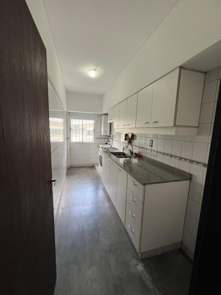 ALQUILER AMPLIO PH 2 AMBIENTES CON BALCON CAMARONES 1800 PATERNAL