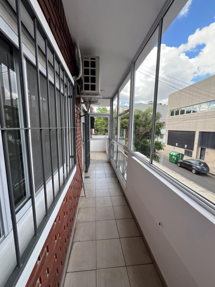 ALQUILER AMPLIO PH 2 AMBIENTES CON BALCON CAMARONES 1800 PATERNAL