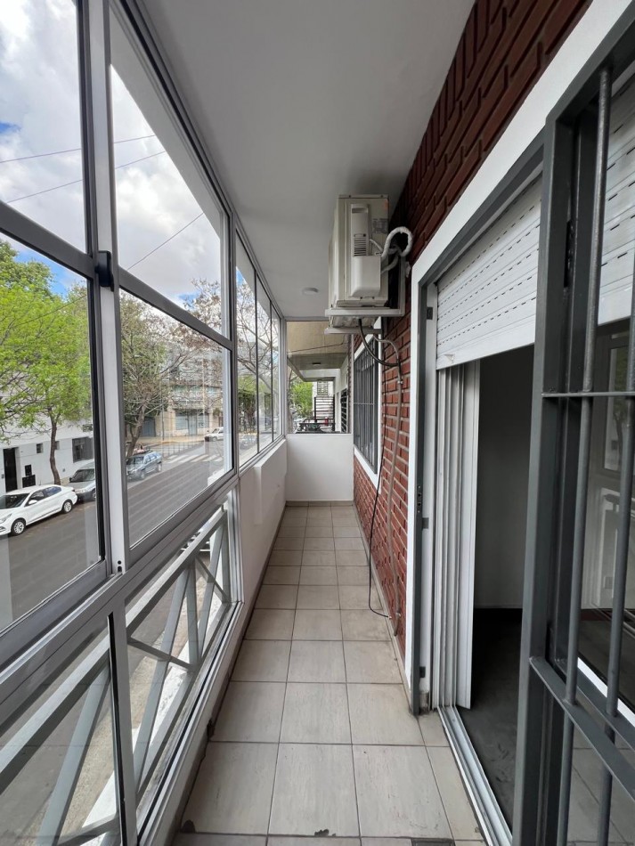 ALQUILER AMPLIO PH 2 AMBIENTES CON BALCON CAMARONES 1800 PATERNAL