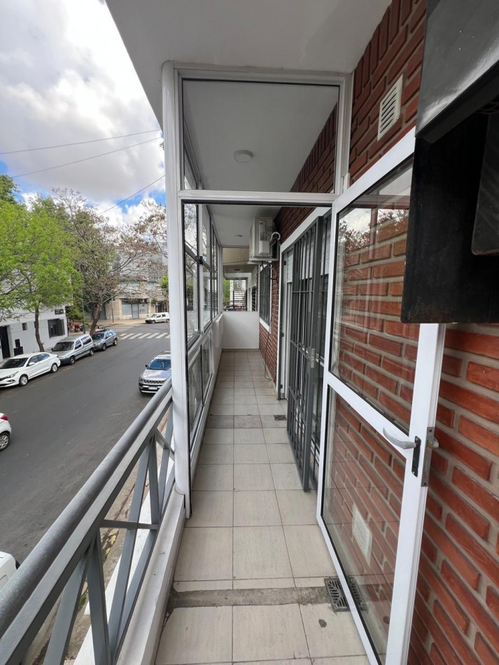 ALQUILER AMPLIO PH 2 AMBIENTES CON BALCON CAMARONES 1800 PATERNAL