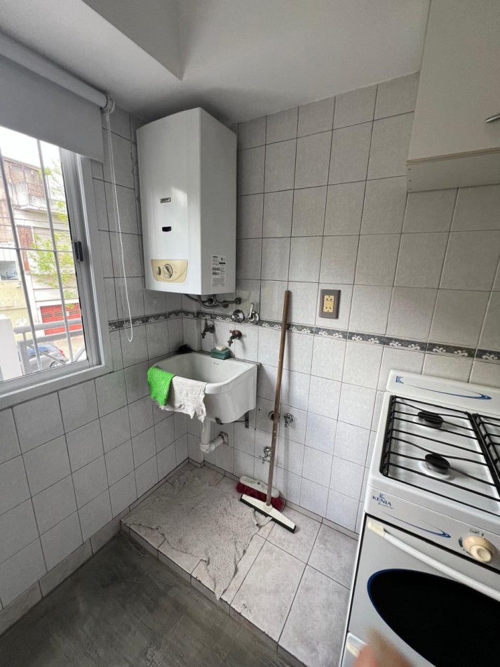 ALQUILER AMPLIO PH 2 AMBIENTES CON BALCON CAMARONES 1800 PATERNAL