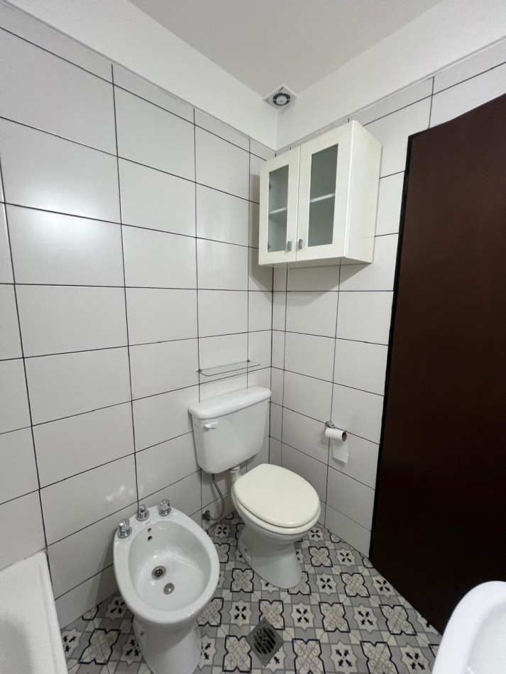 ALQUILER AMPLIO PH 2 AMBIENTES CON BALCON CAMARONES 1800 PATERNAL