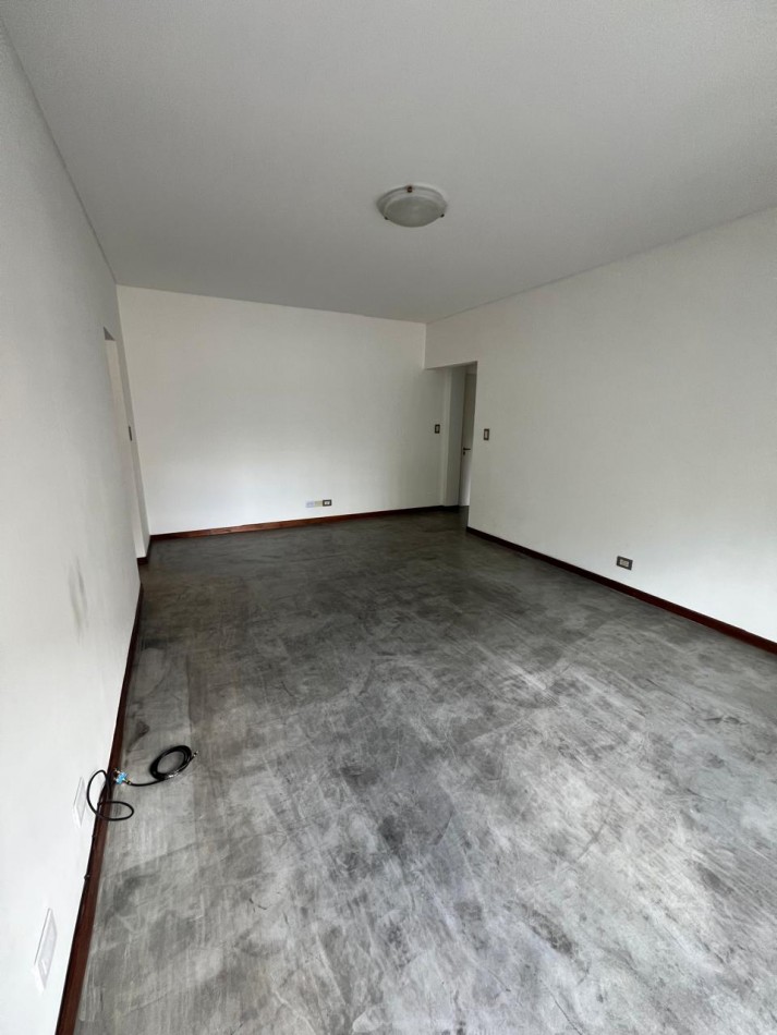 ALQUILER AMPLIO PH 2 AMBIENTES CON BALCON CAMARONES 1800 PATERNAL