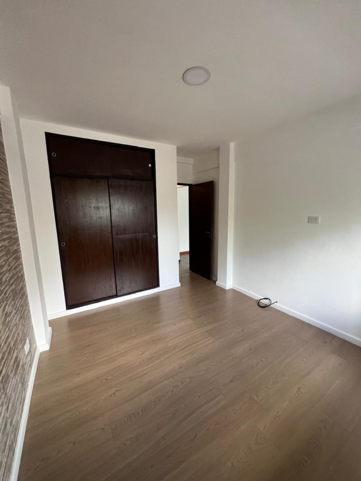 ALQUILER AMPLIO PH 2 AMBIENTES CON BALCON CAMARONES 1800 PATERNAL