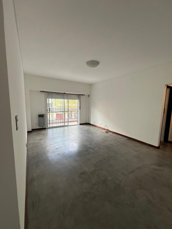 ALQUILER AMPLIO PH 2 AMBIENTES CON BALCON CAMARONES 1800 PATERNAL