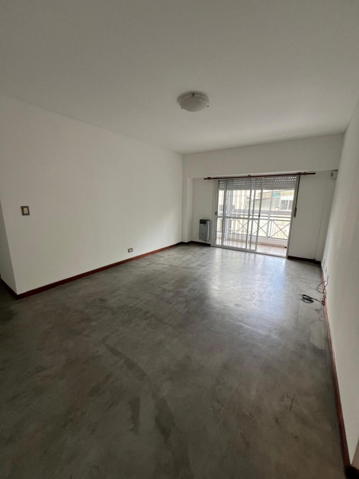 ALQUILER AMPLIO PH 2 AMBIENTES CON BALCON CAMARONES 1800 PATERNAL