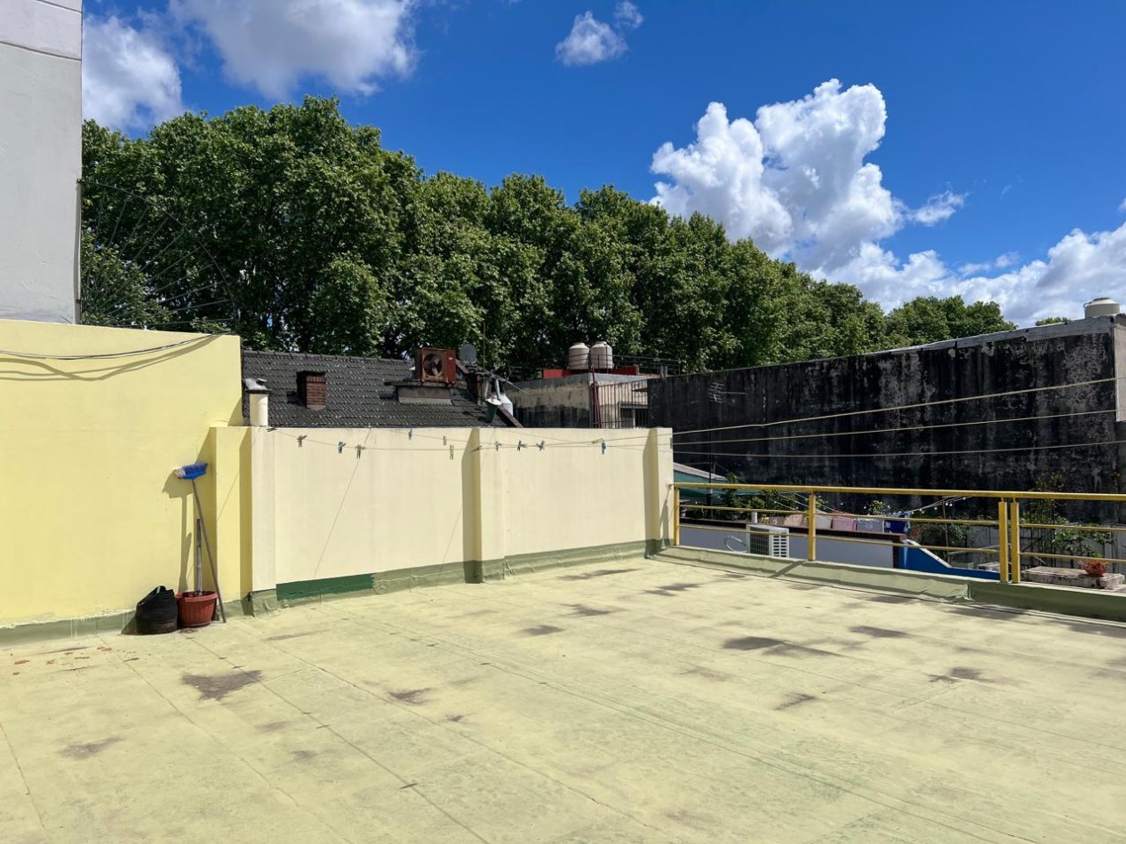 ALQUILER AMPLIO PH 2 AMBIENTES CON BALCON CAMARONES 1800 PATERNAL