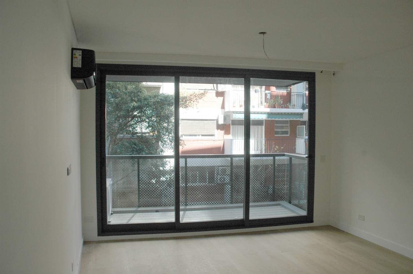 RECOLETA- EN VENTA AMPLIO DOS AMBIENTES EN ANCHORENA Y JUNCAL A ESTRENAR