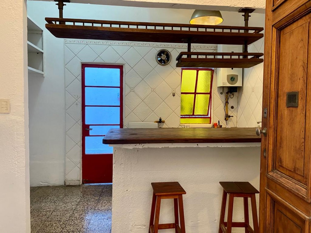 MUY BUEN PH DOS AMBIENTES CON PATIO MATHEU 1.100 - EXCELENTE UBICACION- San Cristobal