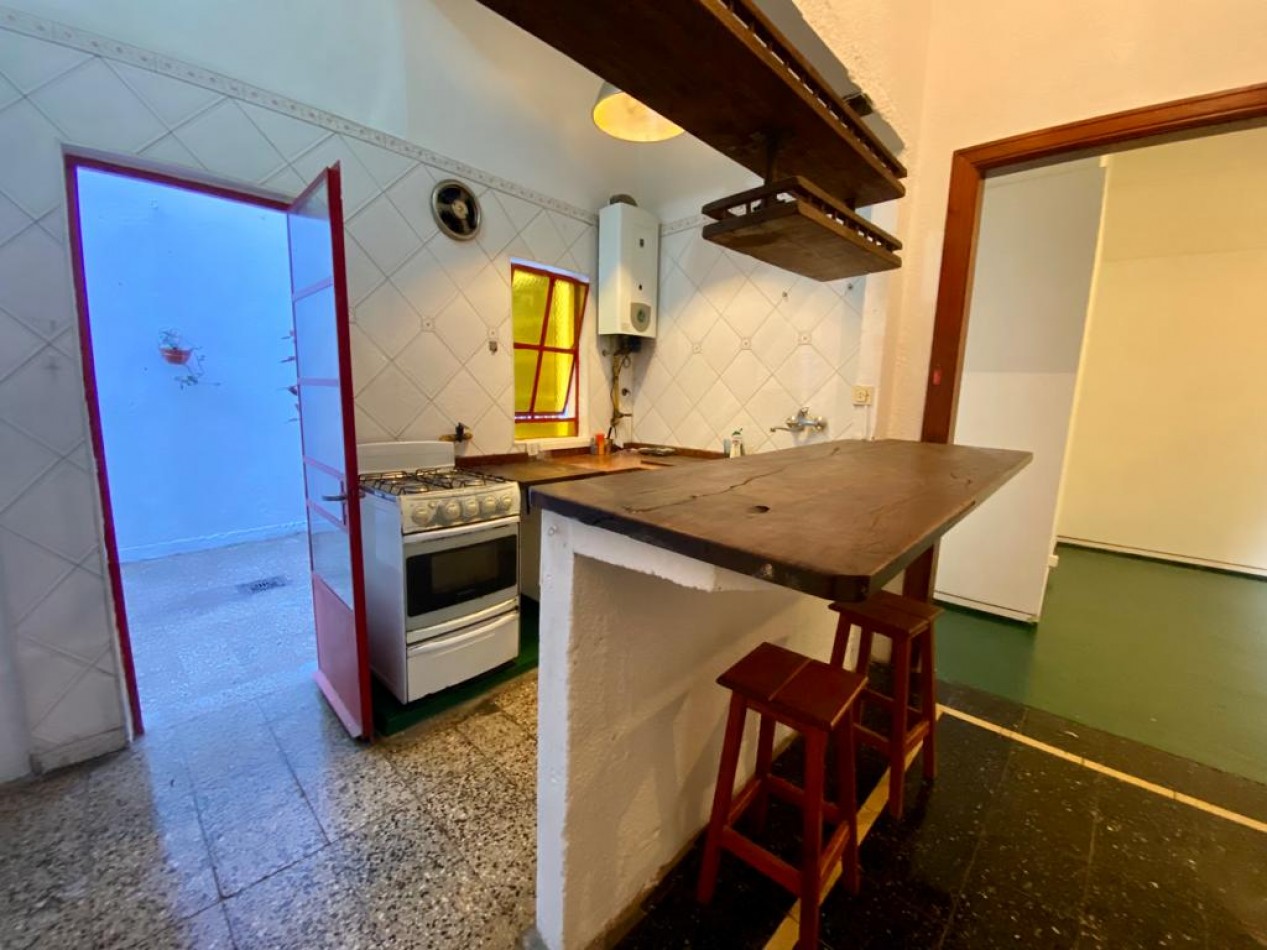 MUY BUEN PH DOS AMBIENTES CON PATIO MATHEU 1.100 - EXCELENTE UBICACION- San Cristobal
