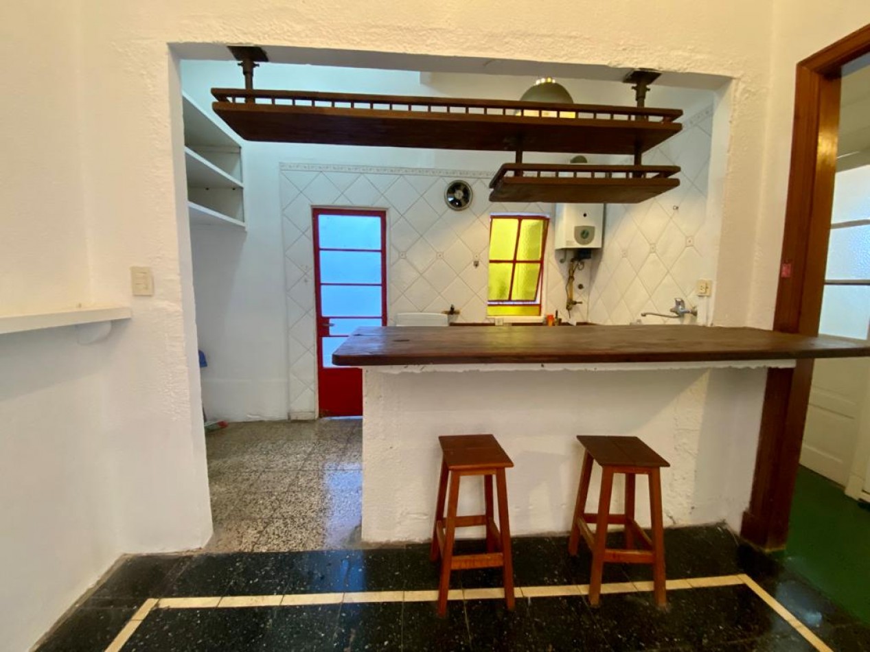 MUY BUEN PH DOS AMBIENTES CON PATIO MATHEU 1.100 - EXCELENTE UBICACION- San Cristobal