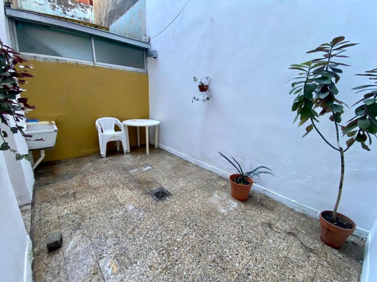 MUY BUEN PH DOS AMBIENTES CON PATIO MATHEU 1.100 - EXCELENTE UBICACION- San Cristobal