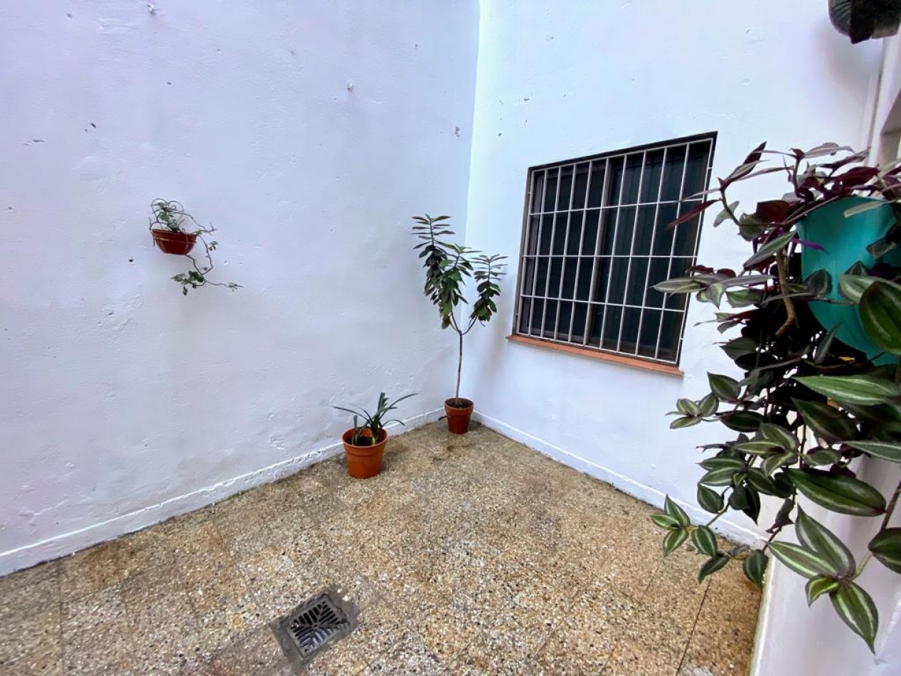 MUY BUEN PH DOS AMBIENTES CON PATIO MATHEU 1.100 - EXCELENTE UBICACION- San Cristobal