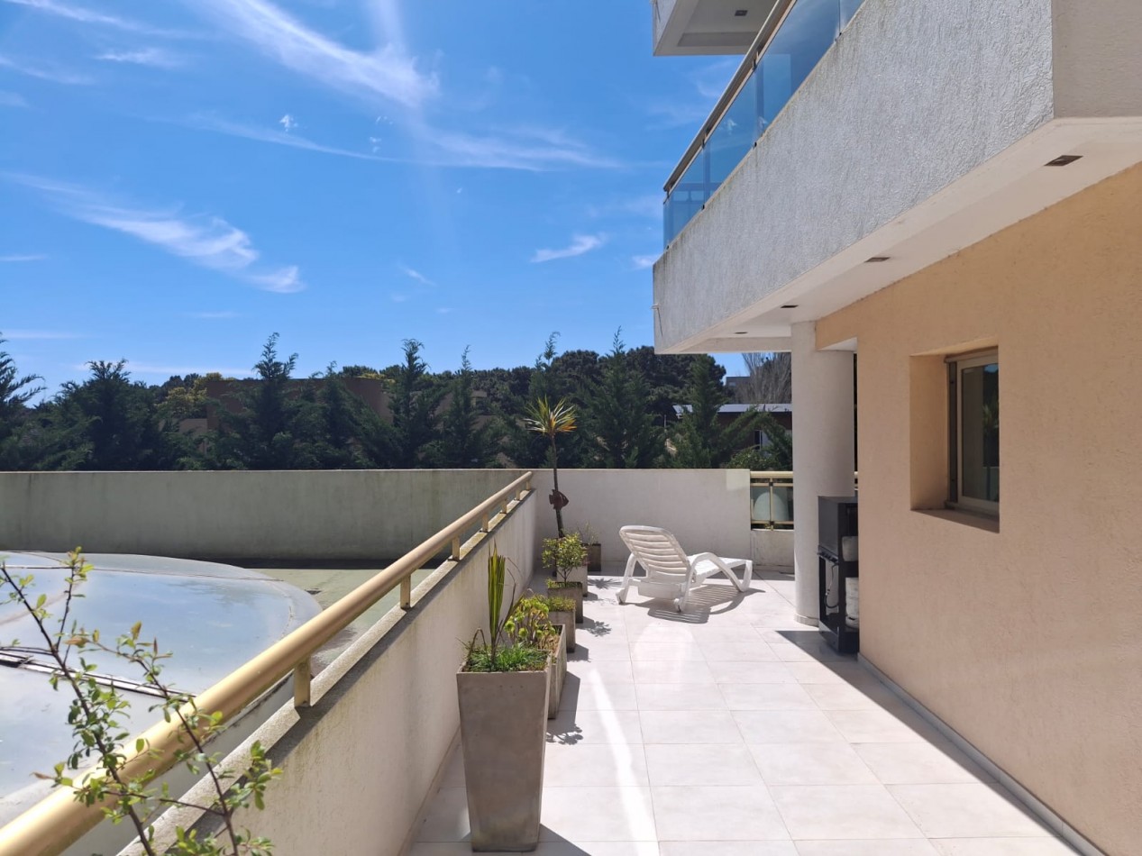 PINAMAR HOLLYWOOD, DEPARTAMENTO 4 PERSONAS, AMENITIES, COCHERA, TERRAZA C/ PARRILLA PRIVADA, DIRECTO