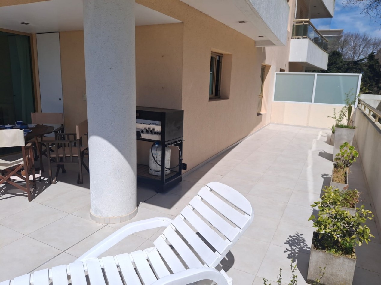 PINAMAR HOLLYWOOD, DEPARTAMENTO 4 PERSONAS, AMENITIES, COCHERA, TERRAZA C/ PARRILLA PRIVADA, DIRECTO