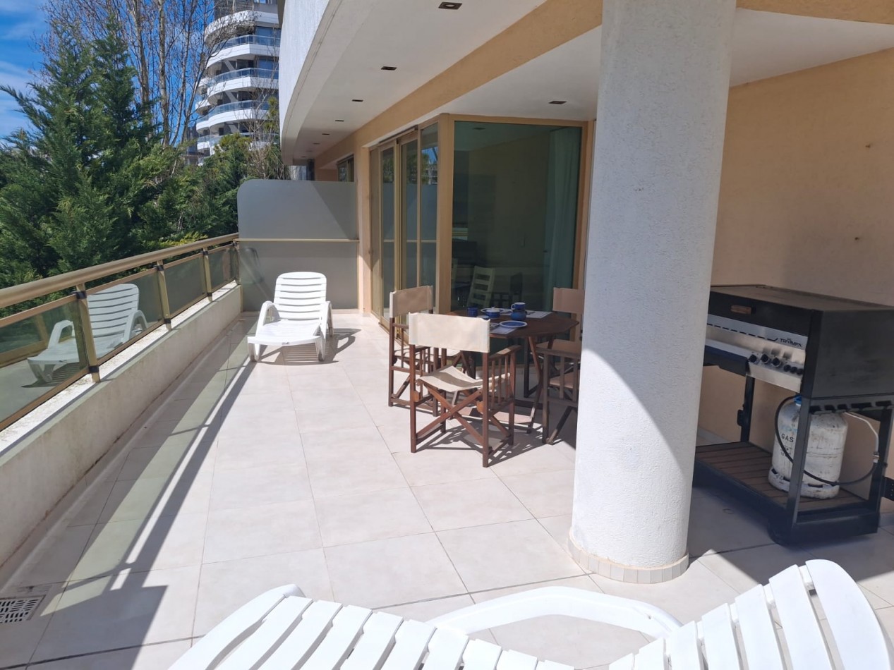 PINAMAR HOLLYWOOD, DEPARTAMENTO 4 PERSONAS, AMENITIES, COCHERA, TERRAZA C/ PARRILLA PRIVADA, DIRECTO