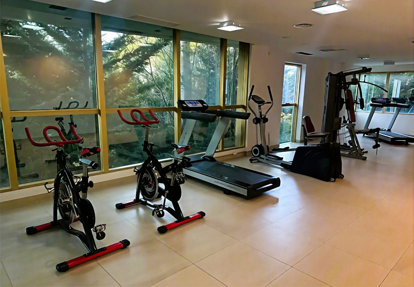 PINAMAR HOLLYWOOD, DEPARTAMENTO 4 PERSONAS, AMENITIES, COCHERA, TERRAZA C/ PARRILLA PRIVADA, DIRECTO